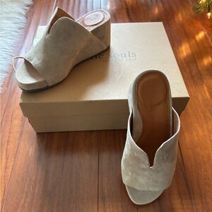Gentle Souls by Kenneth Cole Gisele 65 Mule Slides